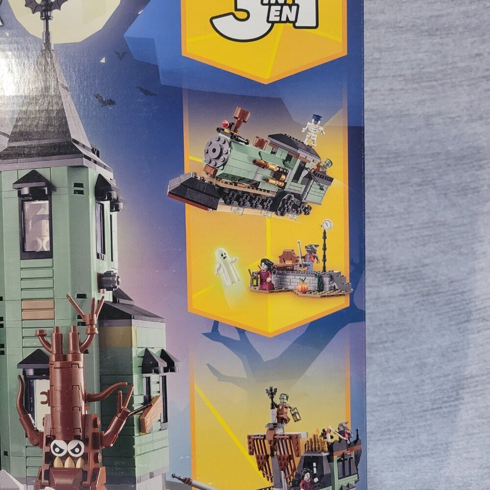 Lego Creator 3-in-1 Haunted Mansion 31167 - Picture 2 of 6